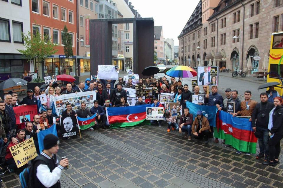 Almaniyada Mehman Əliyevə və siyasi məhbuslara dəstək aksiyası keçirilib [Foto]