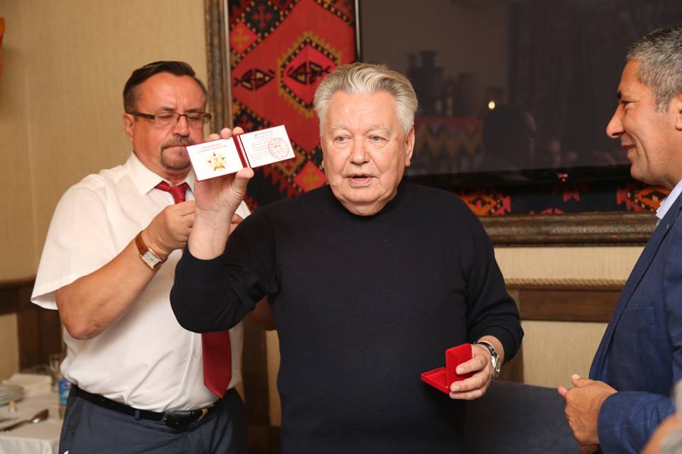 Rusiya veteranları Siyavuş Novruzovu mükafatlandırıb - foto