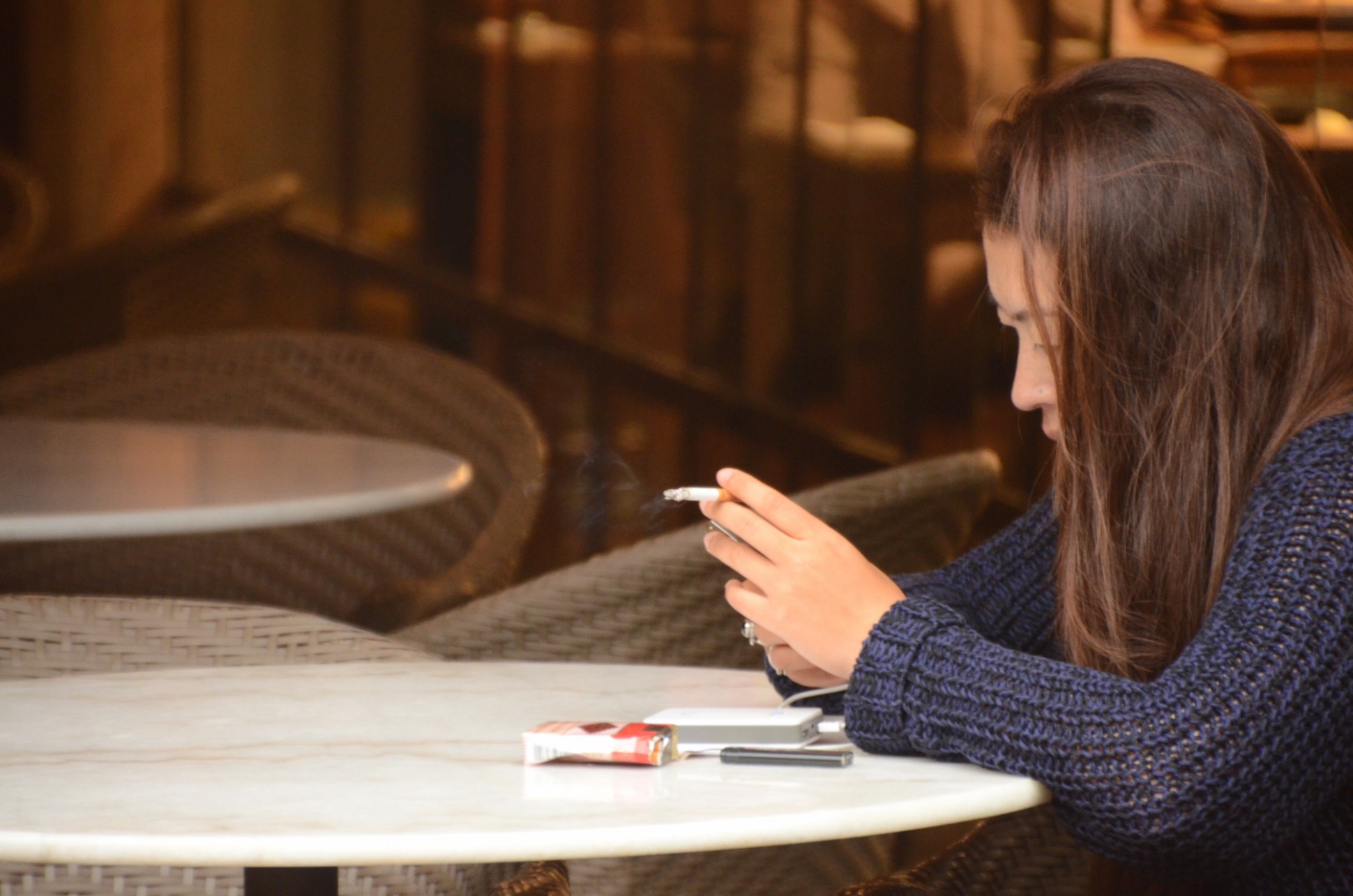 Hadı Rəcəbli: "Son dövrlərdə Azərbaycanda qadınların siqaretə marağı artıb"