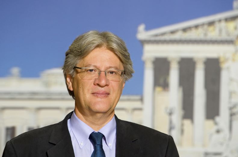 "Avropa münaqişələrin həlli istiqamətində mühüm addımlar atmalıdır" - Ştefan Şennak