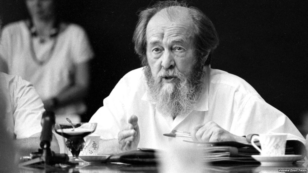 Moskvada Soljenitsını təhqir edən plakatlar yapışdırılıb