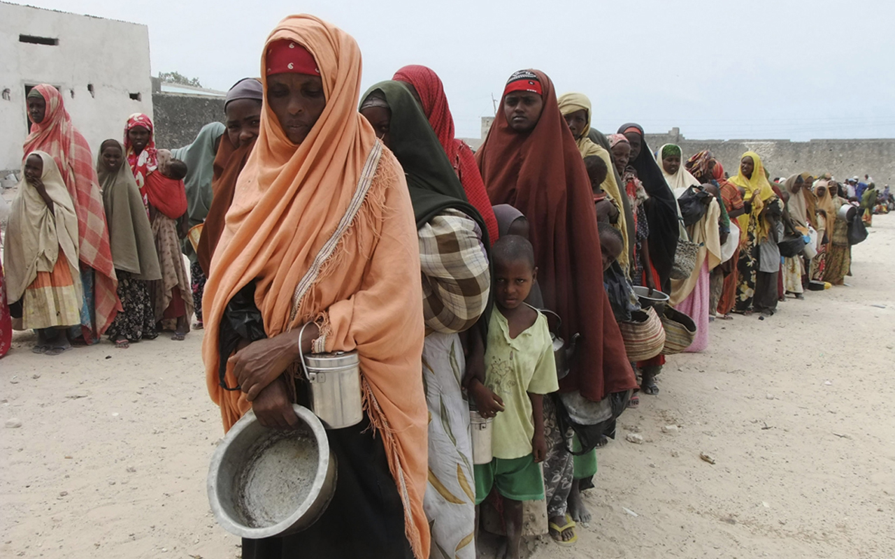 Somalidə 110 nəfər acından ölüb