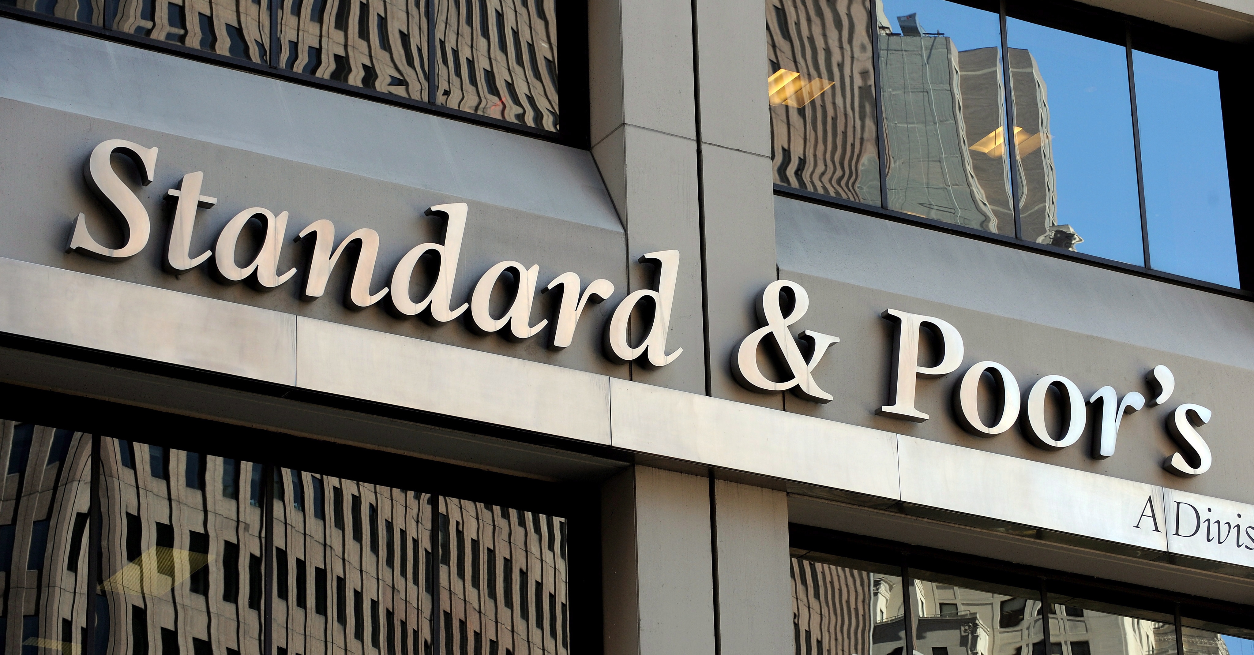 “S&P” növbəti iki il üçün neftin proqnoz qiymətlərini açıqlayıb