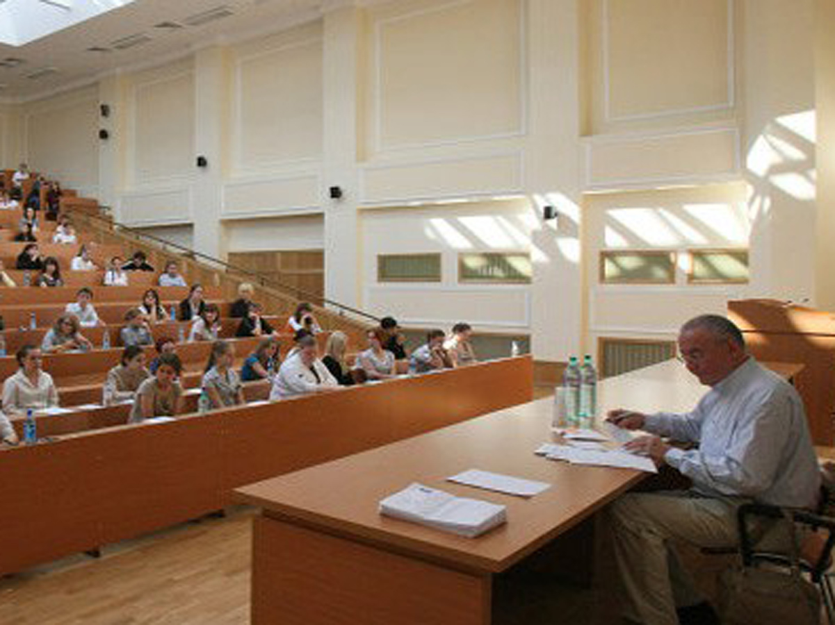 Tələbələr universitetlərdə aparılan sorğularda iştirak etmir: "Onların fikri heç kimə maraqlı deyil"