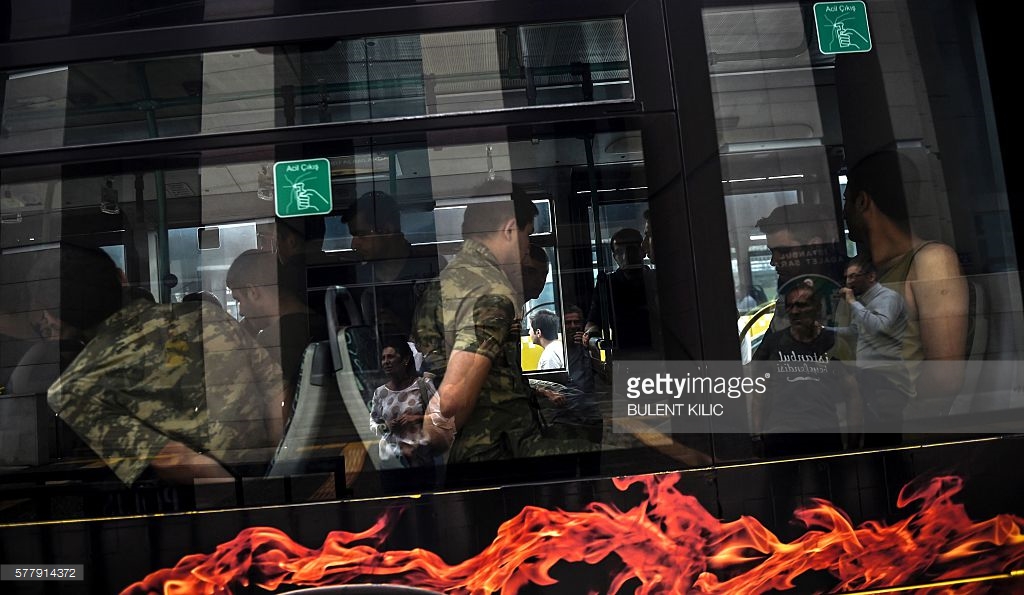 Hollandiyada sığınacaq istəyən türk zabitlərə 18 ay zaman verilib