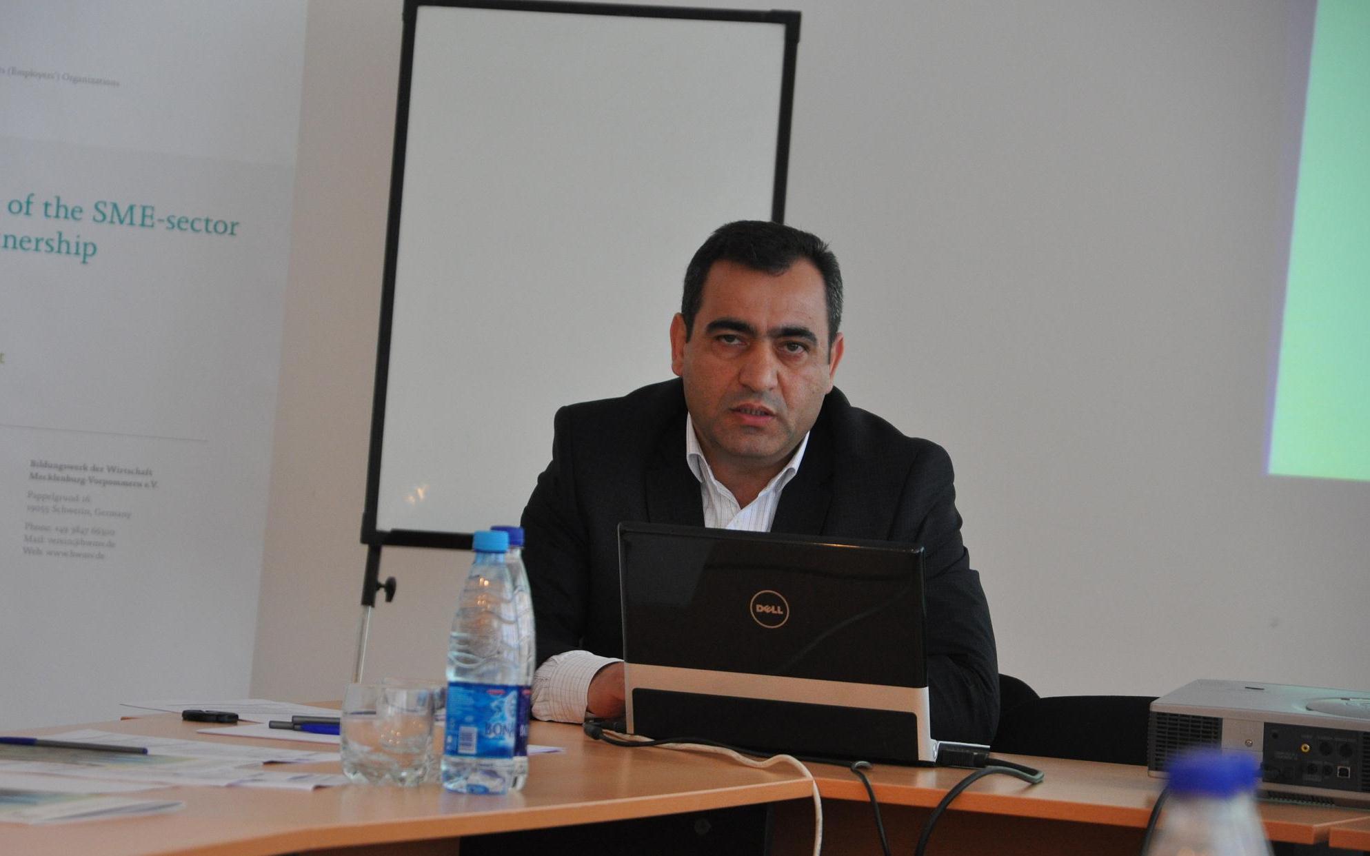 R.Ağayev: "Sərmayə təkcə inkişaf yaratmır, qeyri-bərabər bölünəndə fəsadlar da törədir"