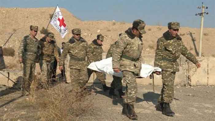 Azərbaycan daha 31 hərbçinin cəsədinin qalıqlarını erməni tərəfinə təhvil verib
