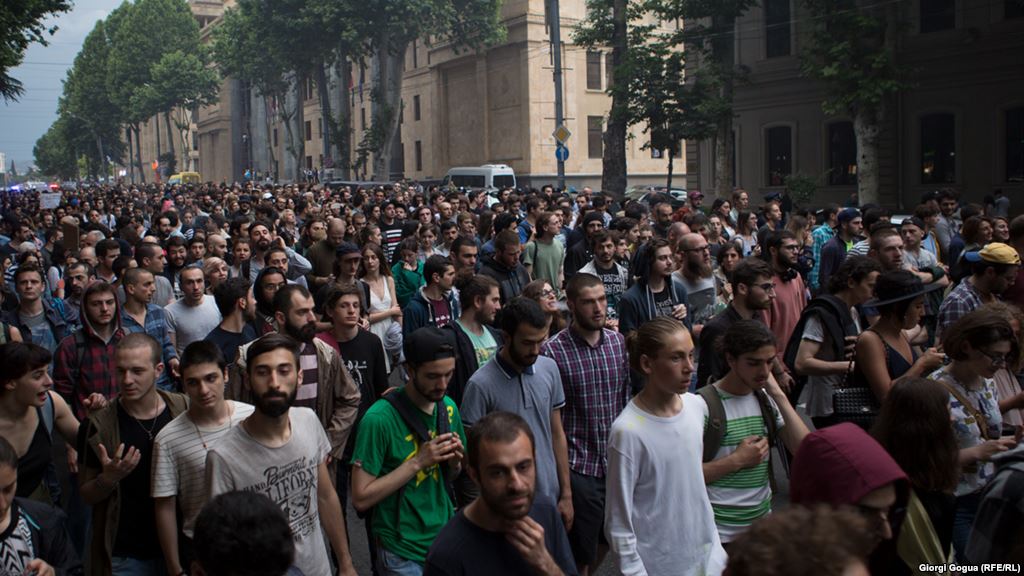 Gürcüstanda reperlərin həbsinə etiraz olaraq mitinq keçirilib [video]