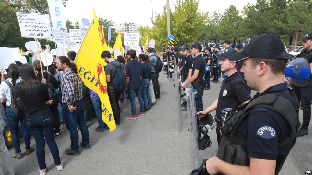 Türkiyəli tələbə: "Çox qorxuruq"