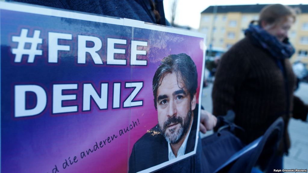 Türkiyədə həbsə olan almaniyalı jurnalist azadlığa çıxdı