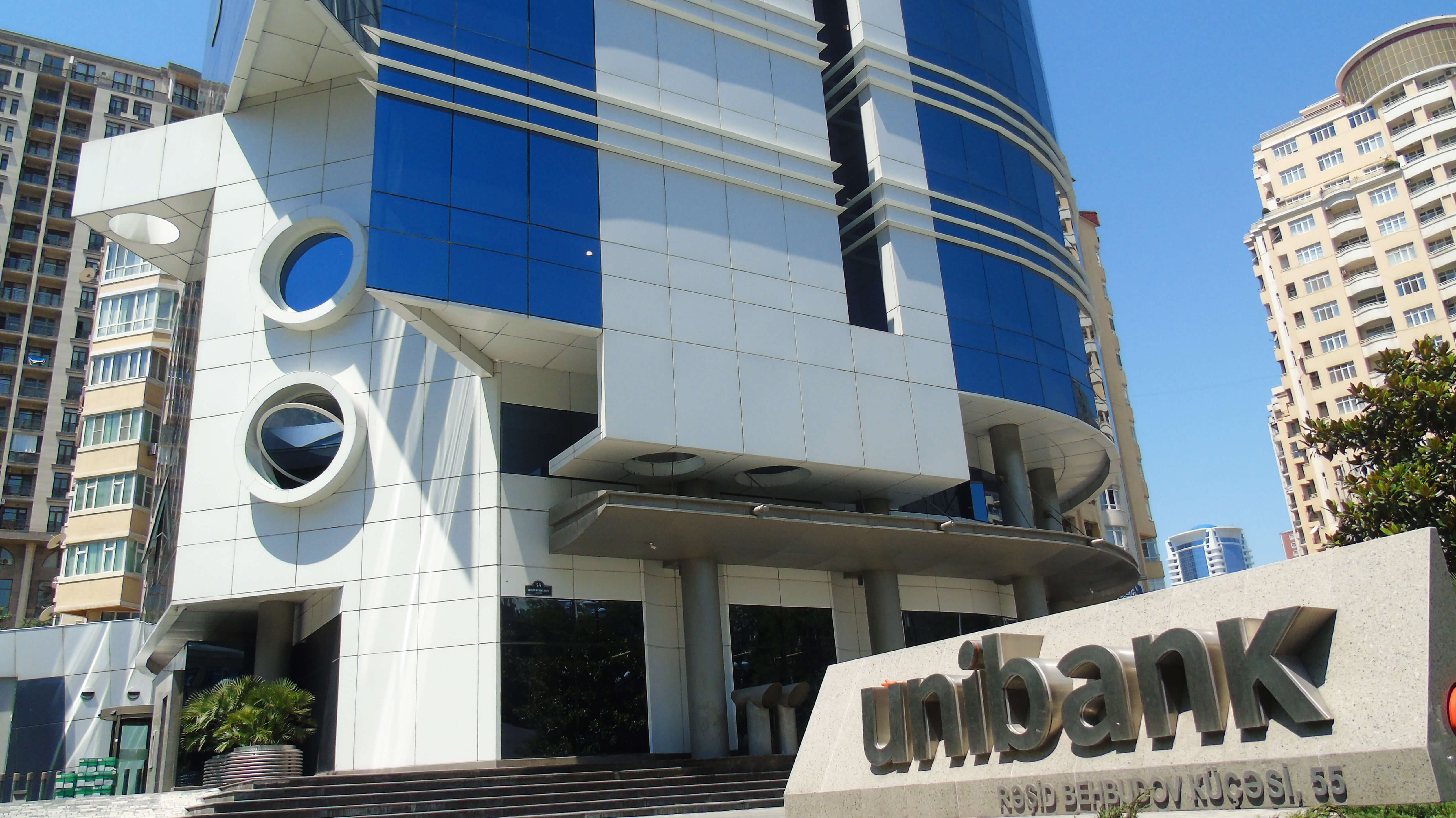 Bank şəhid ailəsini məhkəməyə verdi, sonra kredit borcunu sildiyini bildirdi [Fotolar]