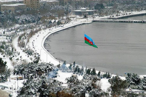 Gün ərzində əlverişsiz hava şəraiti davam edəcək, dərslər də təxirə salınıb