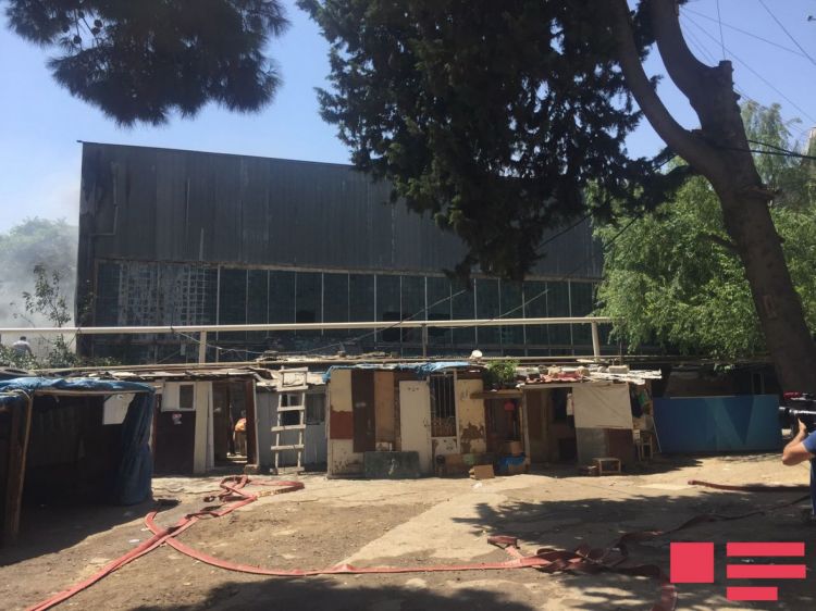 Kooperasiya Universitetinin binasında yanğın baş verib: 9 nəfər zəhərlənib [yenilənib]