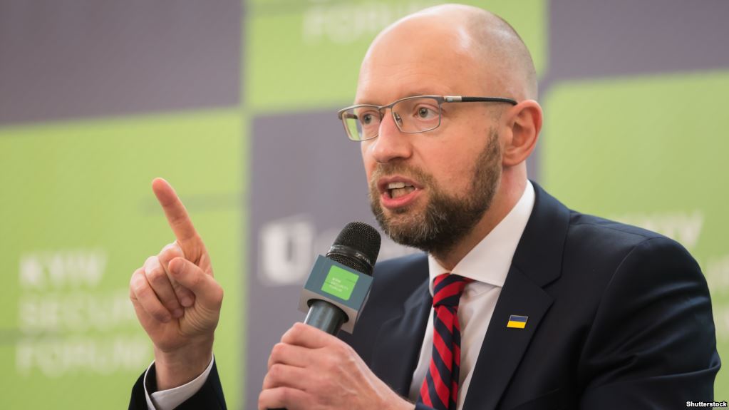 Keçmiş baş nazir hava limanında saxlandı