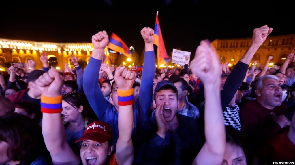 Ermənistanda hakim partiya baş nazirliyə namizəd verməyəcək