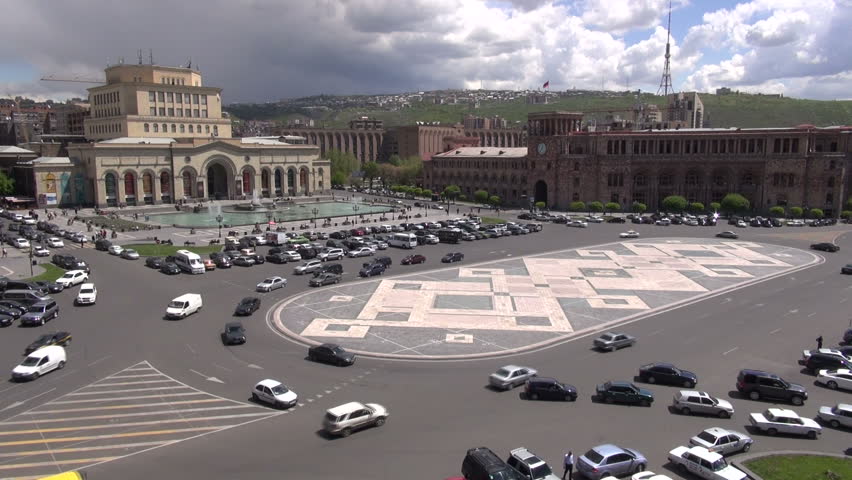 Yerevanda etirazlar davam edir