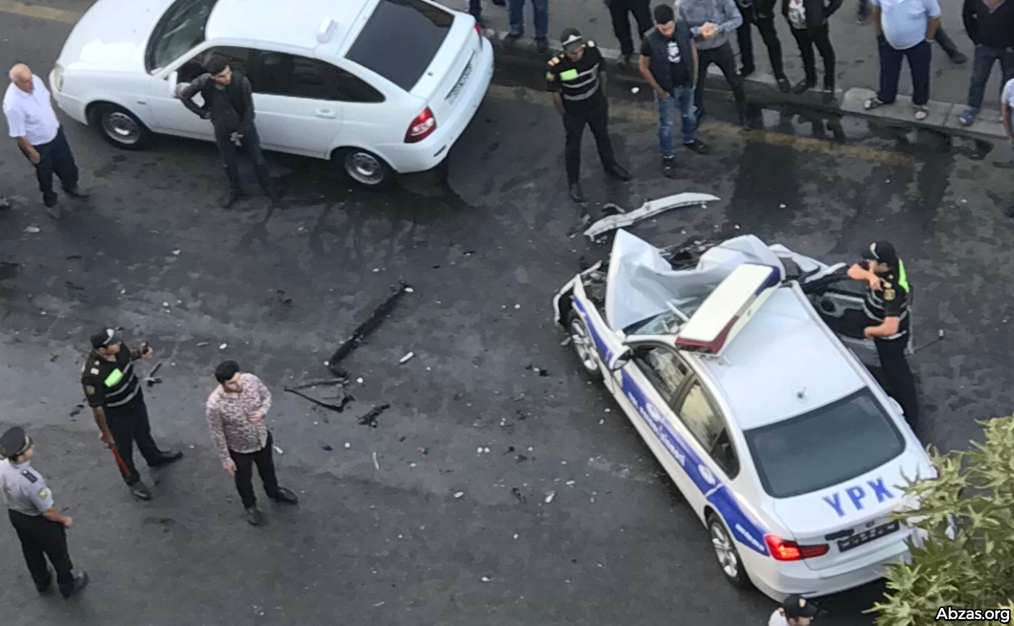 Bakıda yol polisi ağır qəza törədib: 2 yaralı [video]