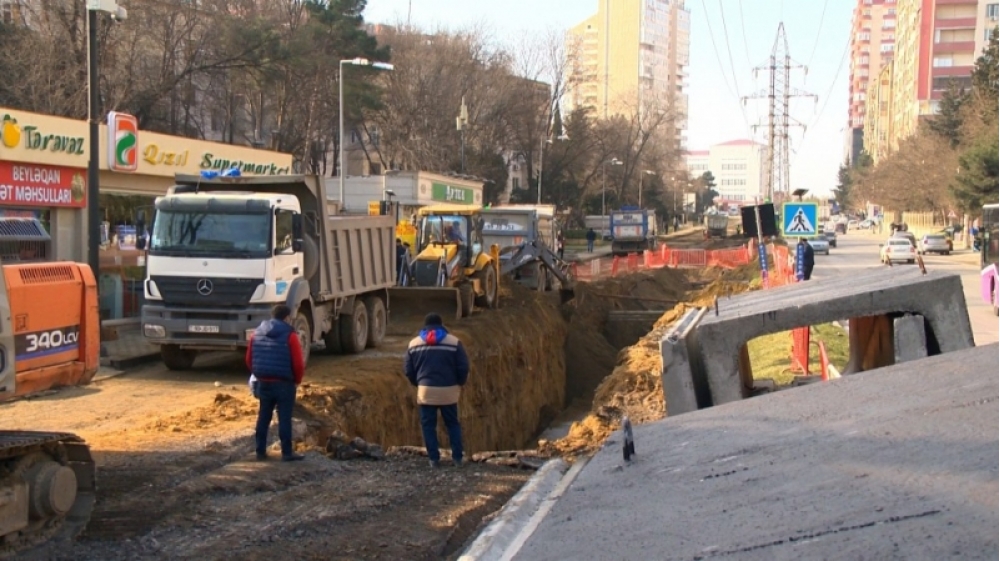 Niyə Azərbaycanda yeni çəkilən yollar tezliklə sökülür?