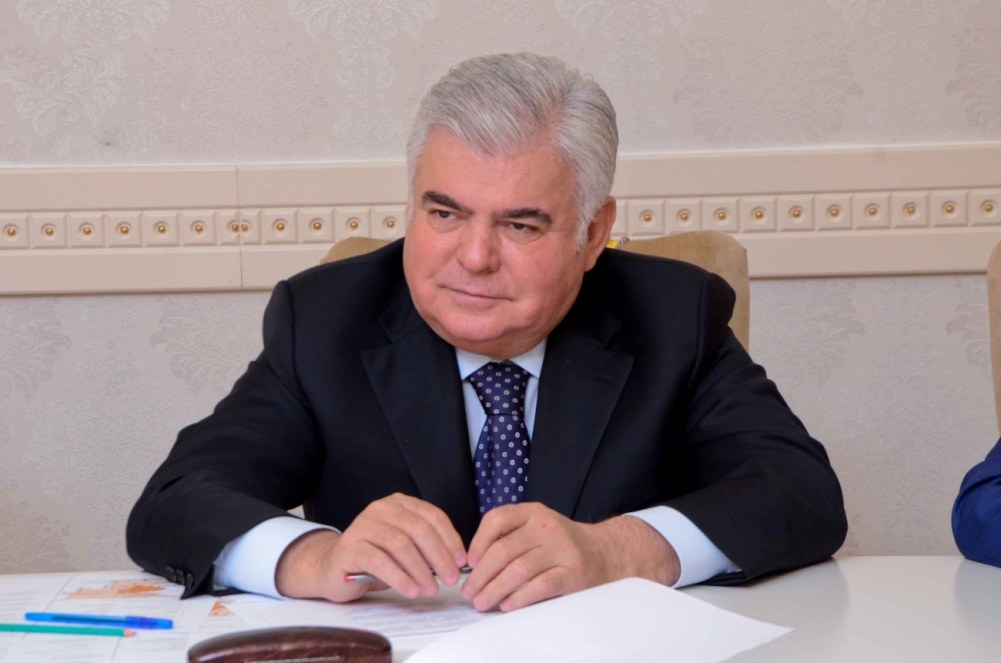 Ziya Məmmədov mütaliəyə başlayıb, Quranı təhlil edir