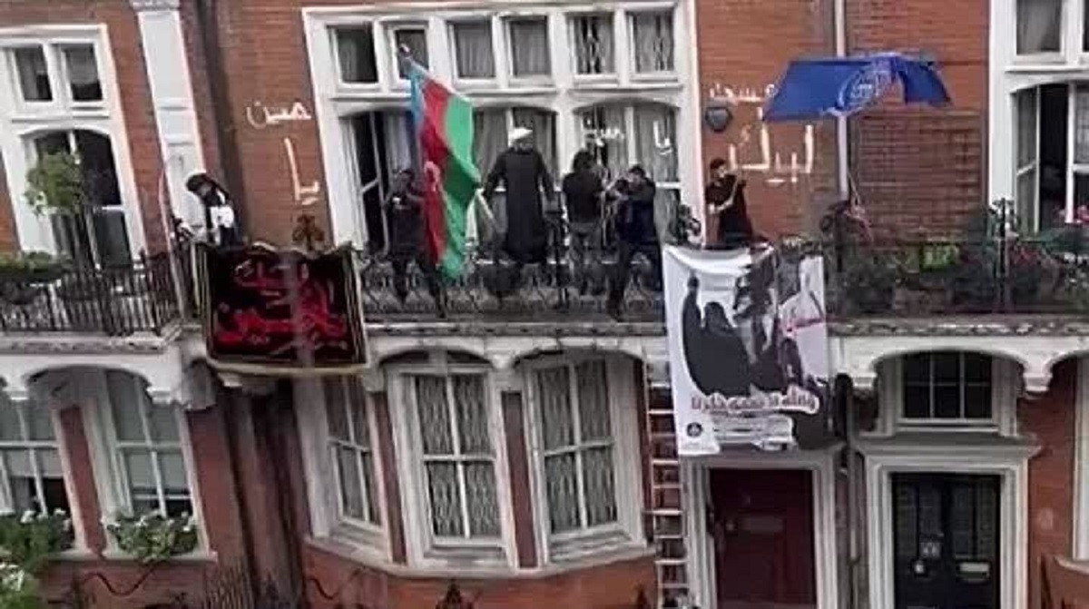 Azərbaycanın Britaniyadakı səfirliyinə hücum olub
