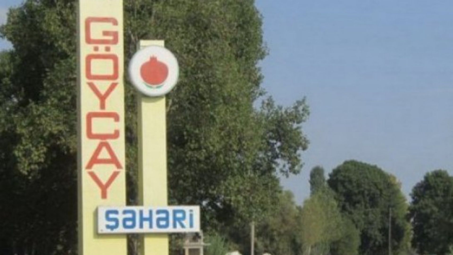 Göyçayda direktor məktəbə buraxılmadı