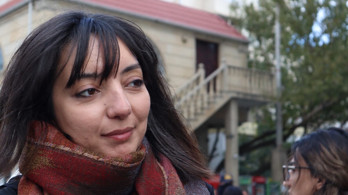 Elnarə Qasımova həbsdən yazır: “Rəis müavini dəhlizdə “tapacam o xaini, görüm, kim yemək ötürür onlara” deyə-deyə gəzirdi”