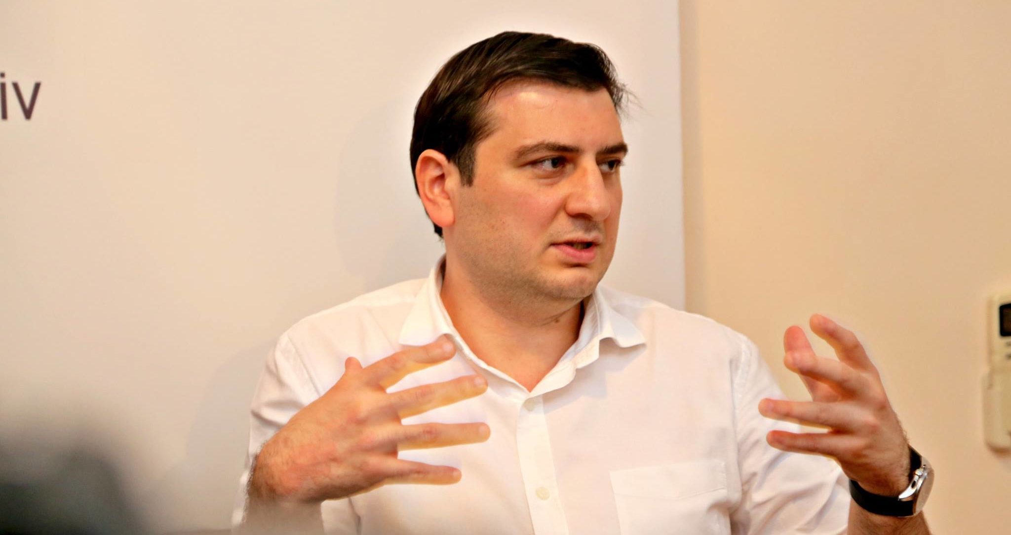 Azər Qasımlı ittihamları rədd edib, əslində özünün zərərçəkən olduğunu deyib