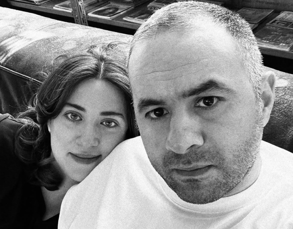 “Abzas Media işi” yekunlaşıb, amma məhdudiyyətlər qalır: Ülvi Həsənlinin həyat yoldaşına ölkədən çıxış yasağı tətbiq olunub