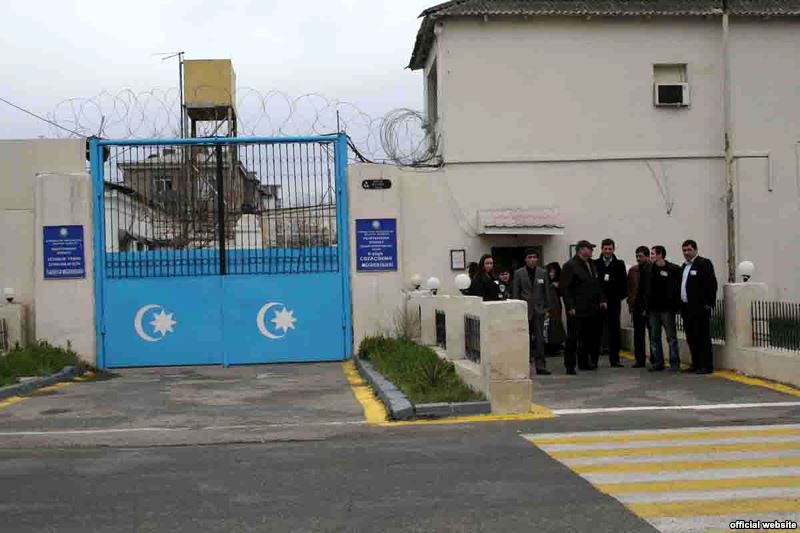 Bakı İstintaq Təcridxanasında məhbusların müdafiə hüquqlarının pozulduğu iddia olunur