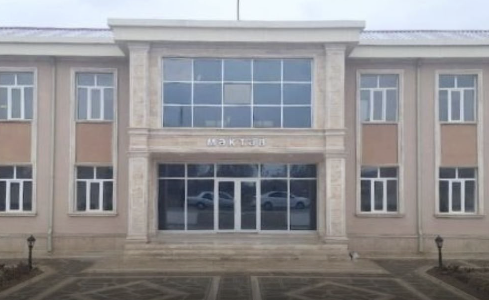 Şərurda məktəb direktorunun onu boykot edən müəllimləri polisə verdiyi deyilir