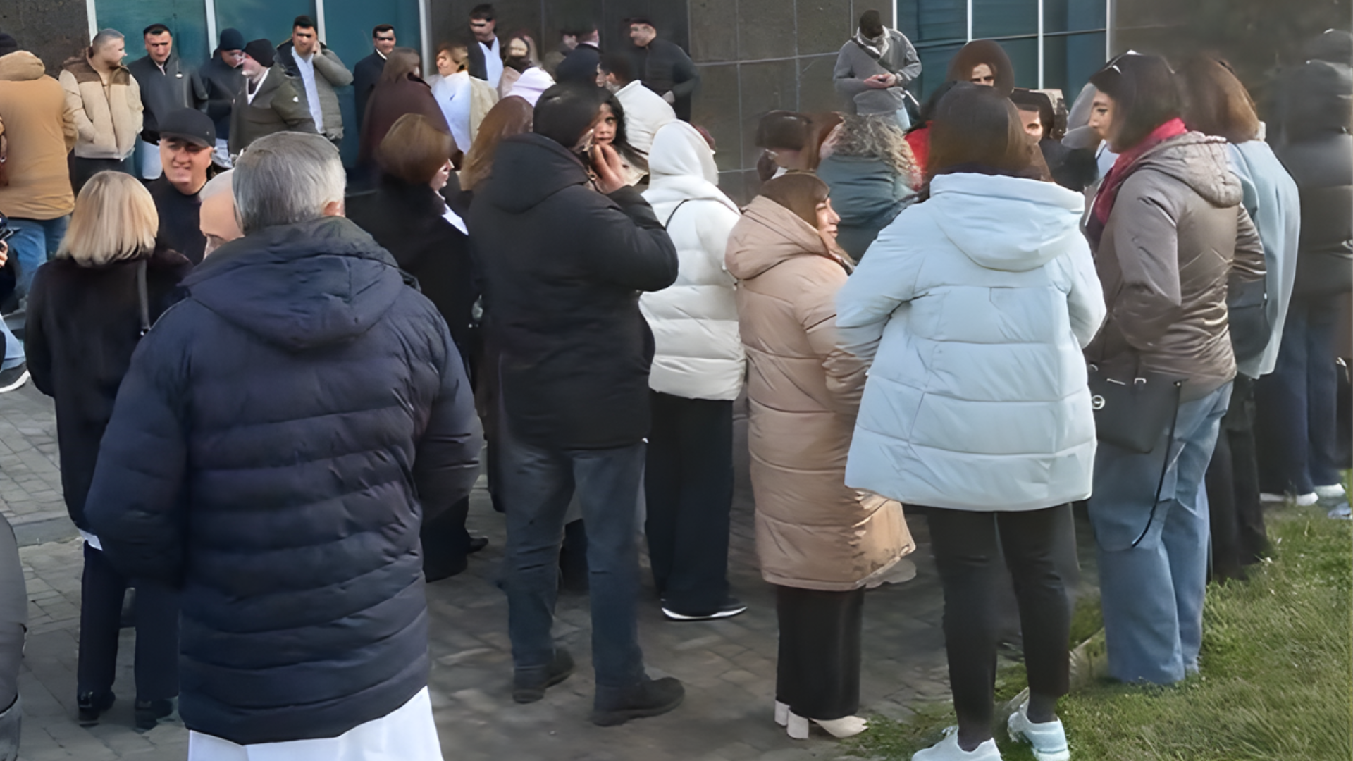 Stomatoloqlar TƏBİB qarşısında etiraz edib: “34 ildir fəaliyyət göstərən həkimi ixtisar etmək nə dərəcədə doğrudur?”