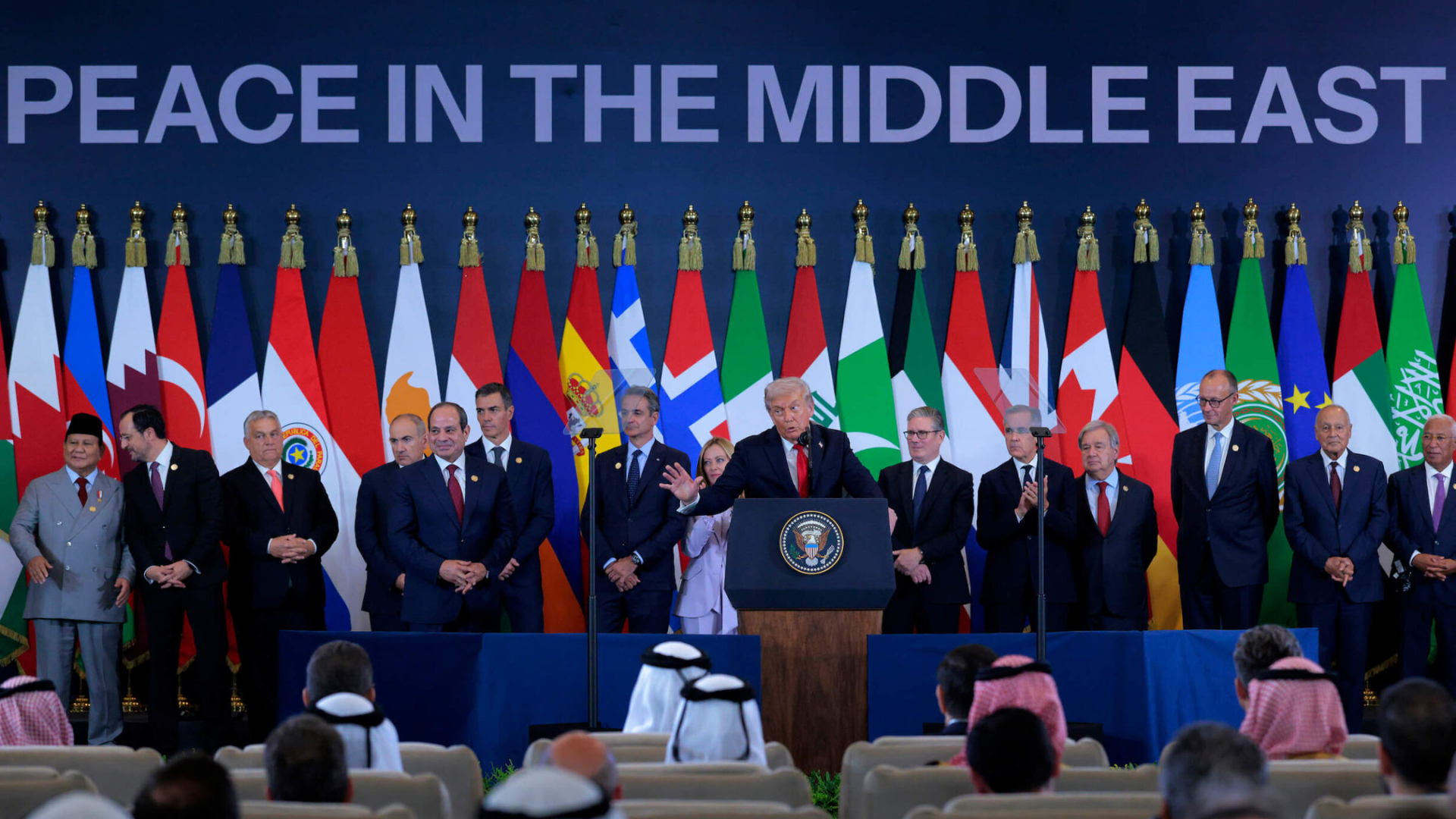 "Bloomberg": “Tramp “Sülh Şurası”nda daimi yer üçün hər ölkədən ən azı 1 milyard dollar tələb edir”