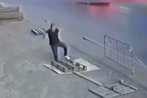 “Baksol yolu”nda gəncin kanalizasiya düşüb ölməsi ilə bağlı məhkəmə davam edir: “Dəfələrlə rəy vermişəm ki, həmin ərazi qəzalı vəziyyətdədir, əvvəl də çökmə olub, dedilər, material yoxdur”