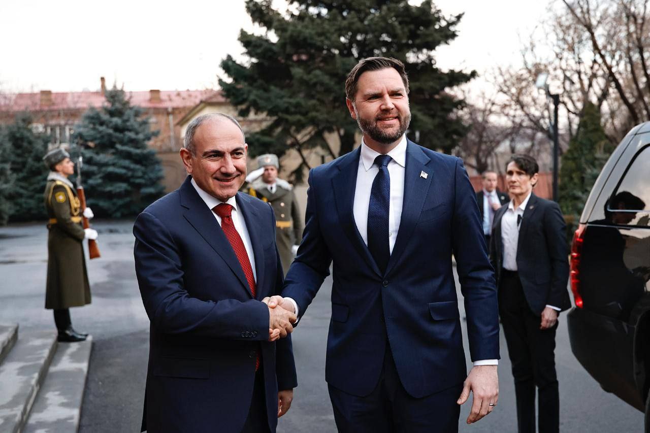 ABŞ vitse-prezidenti Paşinyanla görüşüb: nüvə enerjisi, dronlar və regional sülh müzakirə olunub