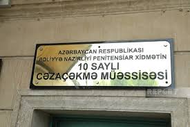 10 saylı CÇM-də saxlanılan Latviya vətəndaşı: “Yataq yeri vermədilər, “karsda çürüdəcəyik” deyə hədələdilər”