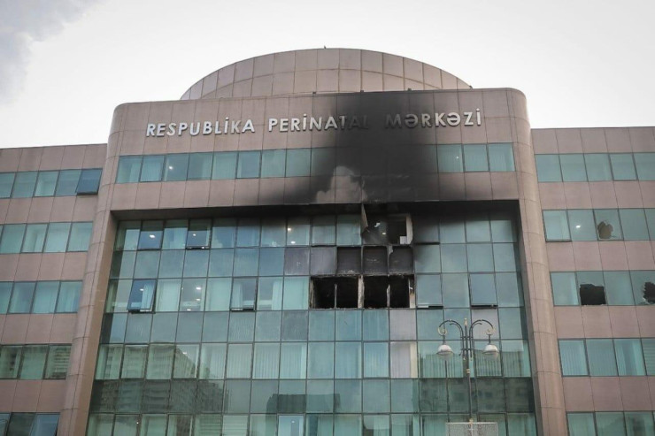 7 körpənin öldüyü yanğınla bağlı məhkəmədə:  “Mərkəzin yanğın siqnalizasiya sistemini təmir etmək üçün TƏBİB-ə müraciət etdik, verə bilməyəcəklərini dedilər”