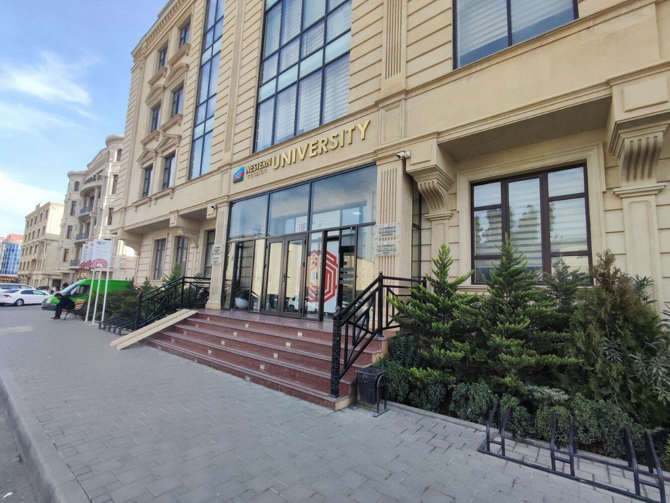 Dövlətlə universitet arasında maliyyə böhranı: pulsuzda oxuyan tələbələrdən ödəniş tələb olunur