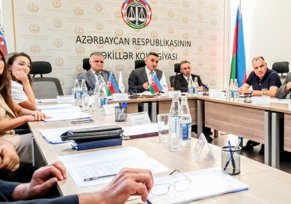 Beynəlxalq Hüquqşünaslar Komissiyası: “Azərbaycanda müstəqil vəkillər kollegiyadan uzaqlaşdırılır, təqiblərə məruz qalır”