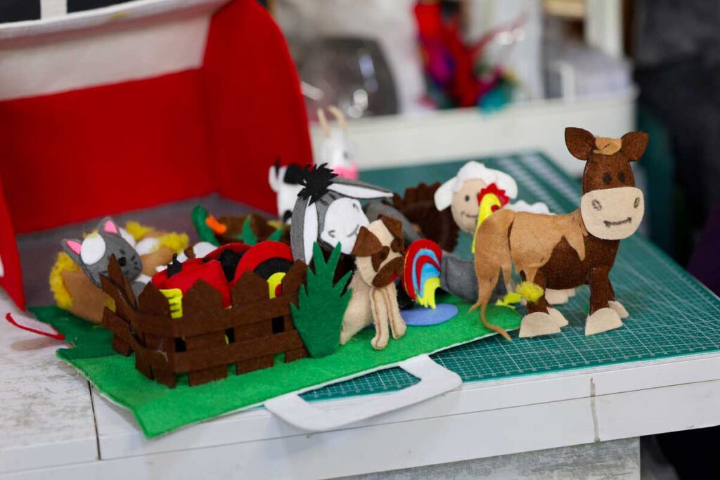 Animaletti fatti con stoffe colorate. Creati a mano da Hanin