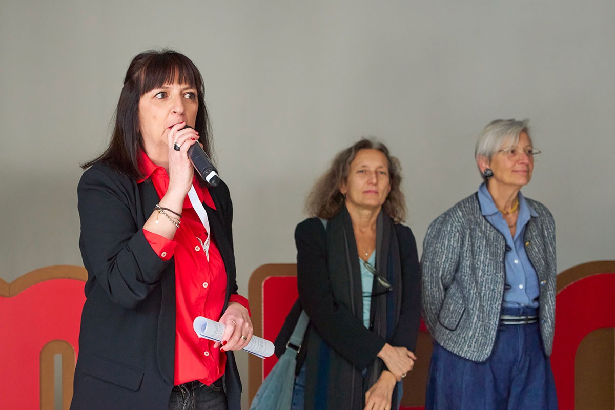 Katia Scannavini, Co-Segretaria Generale di ActionAid Italia parla al microfono