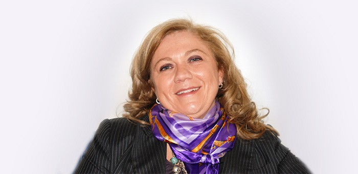 Viso in primo piano di Rossella Calabritto, consigliera di AA