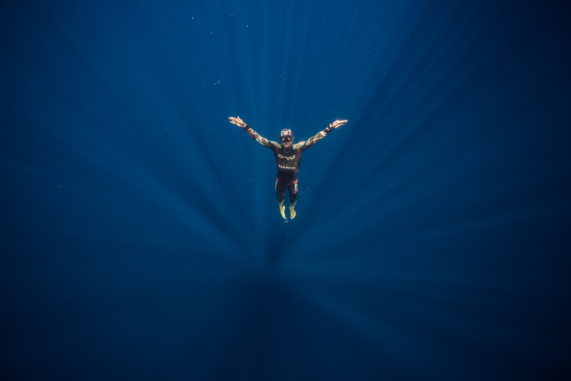 WILLIAM TRUBRIDGE BREAKS UNASSISTED FREEDIVING WORLD RECORD WITH DIVE TO 102 METERS