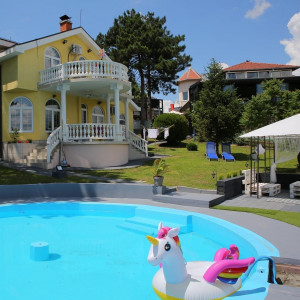 apartmani beograd centar apartman vila danube lux sa bazenom na obali dunava