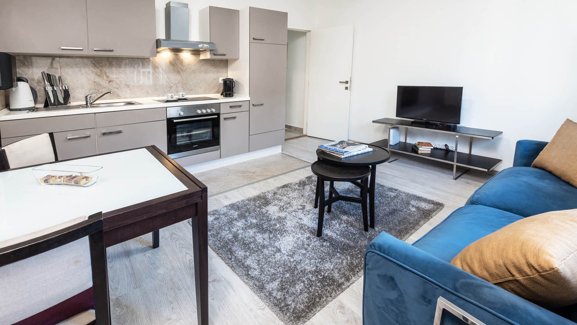 Jeftin apartman A18 Trpezarija