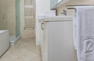 Apartman Rakoc A35 Kada i tuš kabina