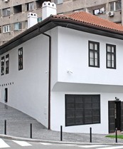 Manakovu kucu ne mozete zaobici, nalazi se pored stana