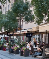 Da popijete piće i odmorite, kafić na svakom koraku