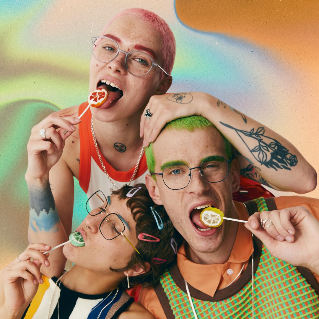 Češi, kteří osobně znají LGBTQ+ člověka, vykazují vyšší míru přijetí a podpory rovnosti, ukazuje průzkum