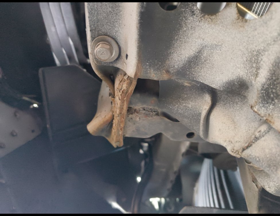 Mitsubishi L200  2020 image