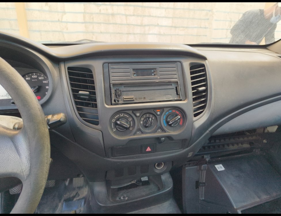 Mitsubishi L200  2020 image